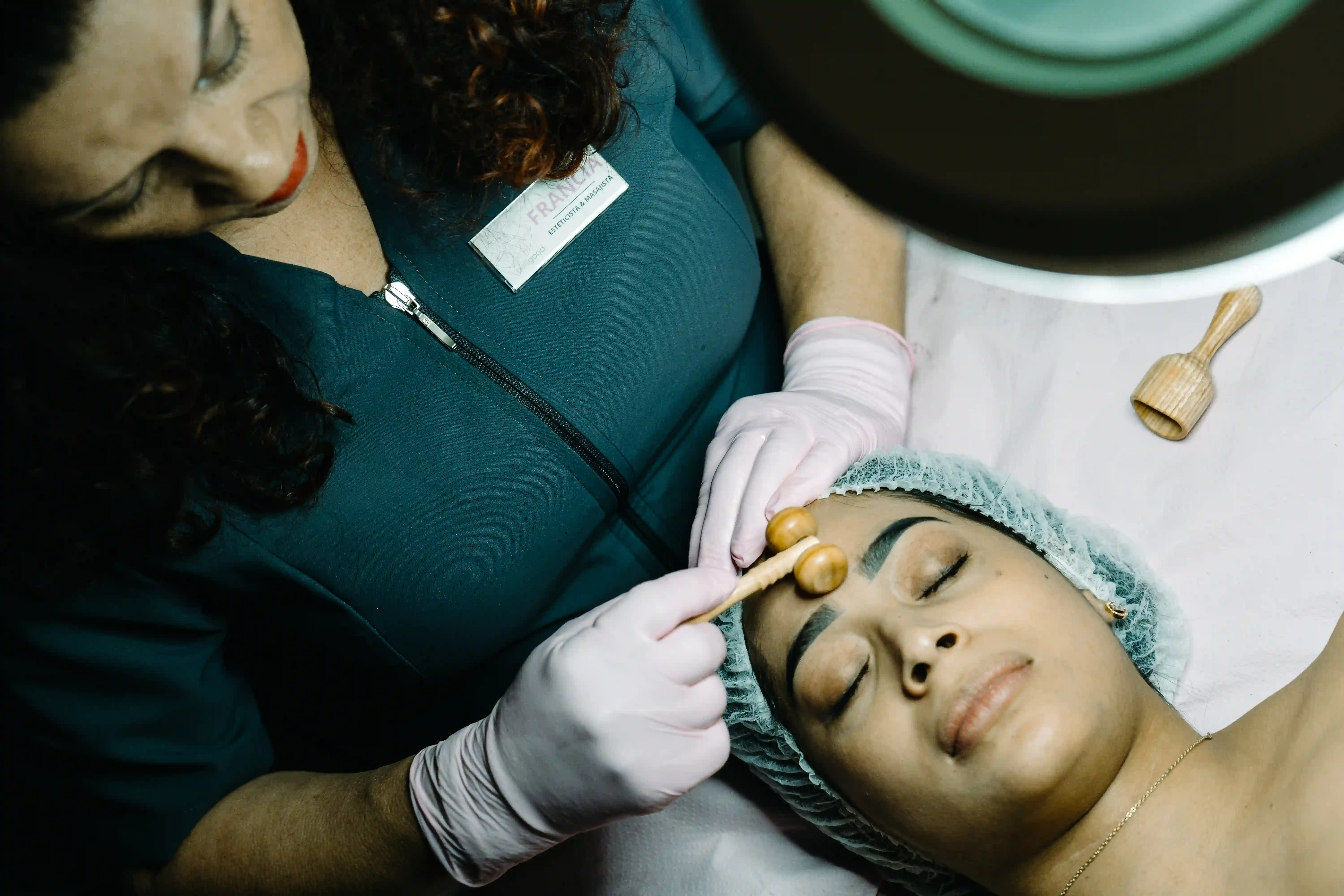 Tratamiento facial en cabina